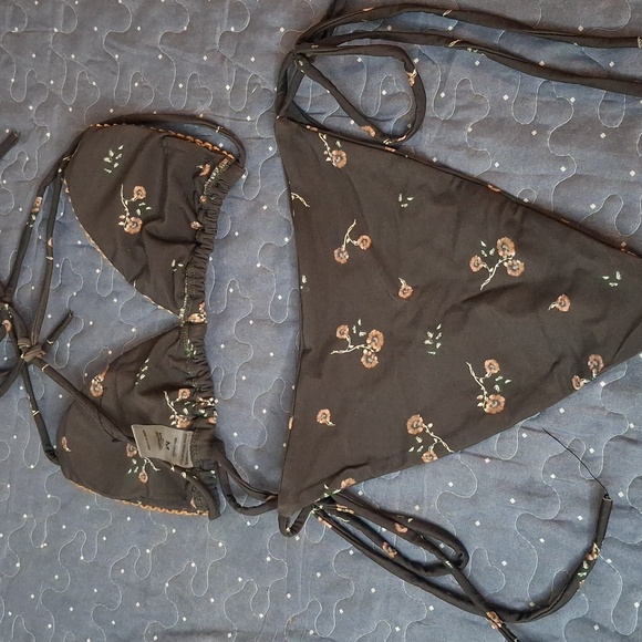 Kittenish Floral Bikini Set size medium - Picture 2 of 3